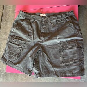 Savane Green Cargo Shorts with Relaxed Fit